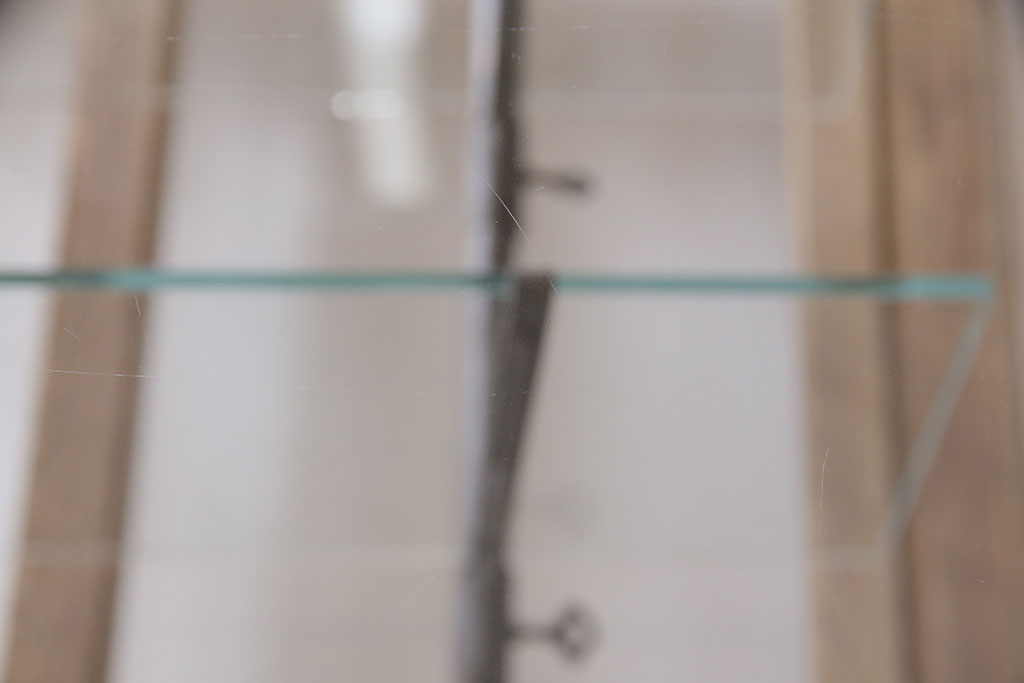 アンティーク家具　昭和中期　ストリップド(剥離)　ナラ材　コレクションのディスプレイにおすすめなガラスケース(飾り棚、ショーケース、陳列棚、キャビネット)(R-046901)