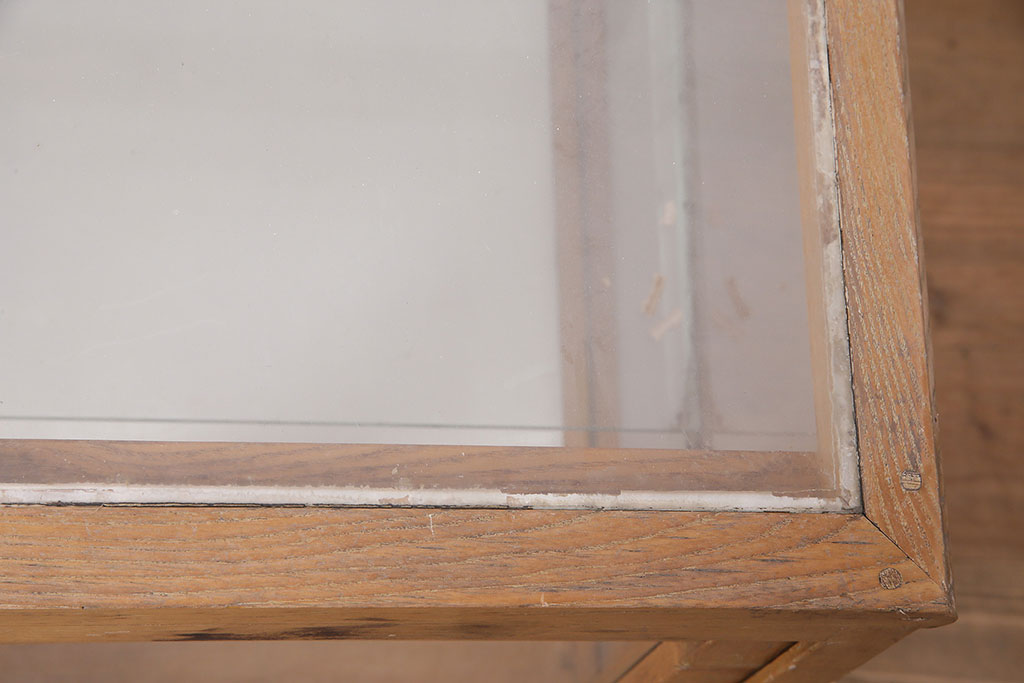 和製アンティーク　ナラ材　卓上タイプ　台形型のレトロなガラスケース(ショーケース、陳列棚)(R-046931)