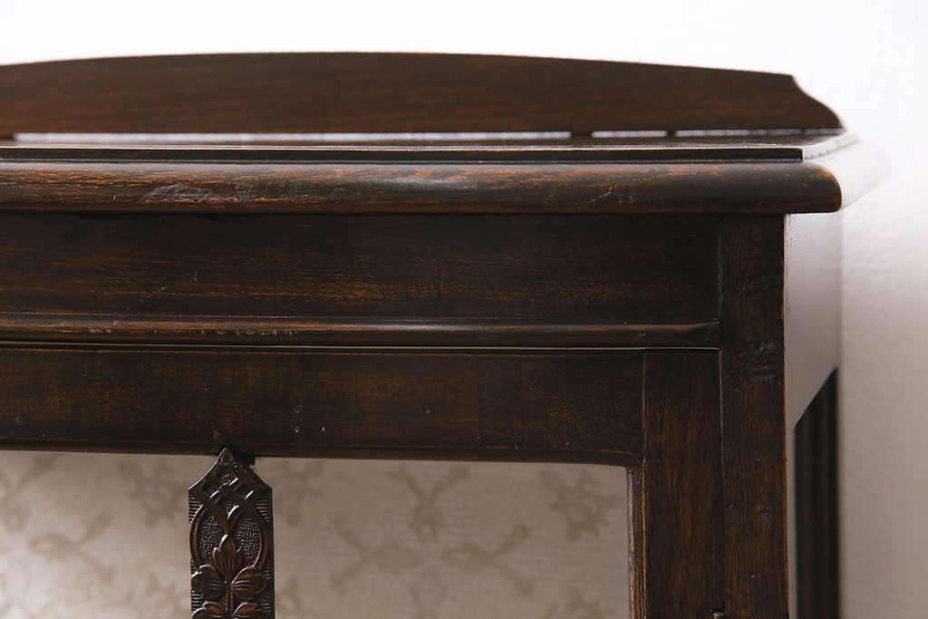 アンティーク家具　イギリスアンティーク　オーク材　脚のデザインがお洒落なキャビネット(ガラスケース、飾り棚)(R-046938)