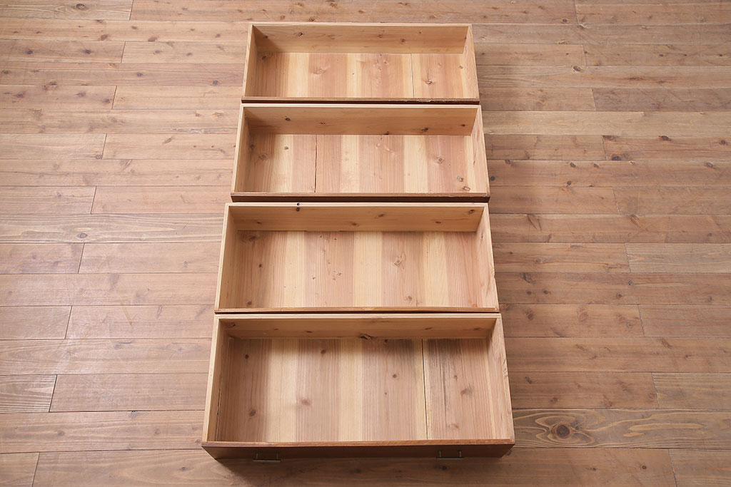 レトロ家具　戸棚付き　昭和レトロな雰囲気たっぷりのタンス(引き出し)(R-046965)