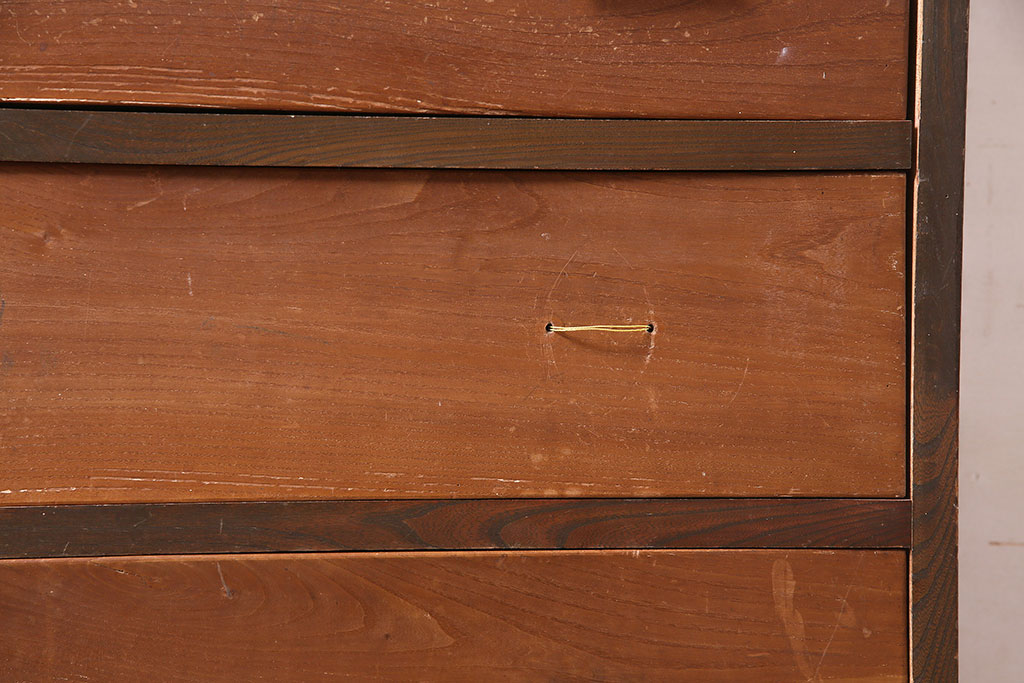 レトロ家具　戸棚付き　昭和レトロな雰囲気たっぷりのタンス(引き出し)(R-046965)