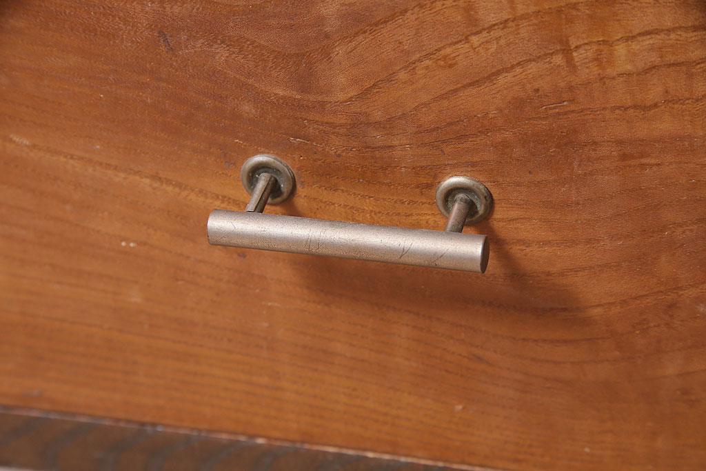 レトロ家具　戸棚付き　昭和レトロな雰囲気たっぷりのタンス(引き出し)(R-046965)