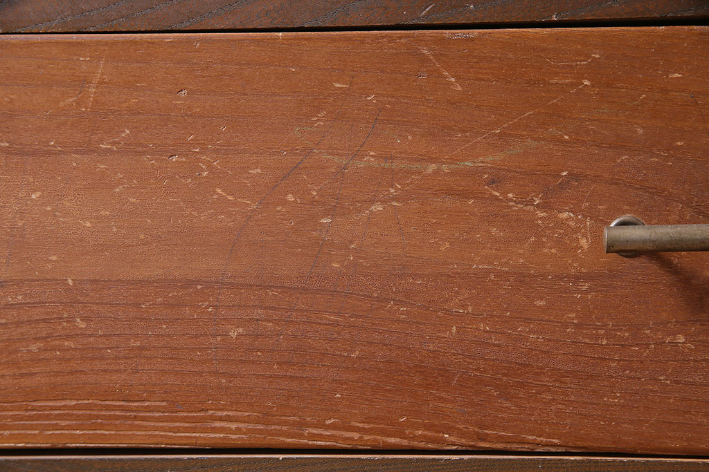 レトロ家具　戸棚付き　昭和レトロな雰囲気たっぷりのタンス(引き出し)(R-046965)