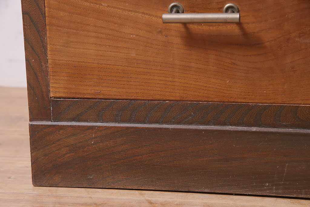 レトロ家具　戸棚付き　昭和レトロな雰囲気たっぷりのタンス(引き出し)(R-046965)