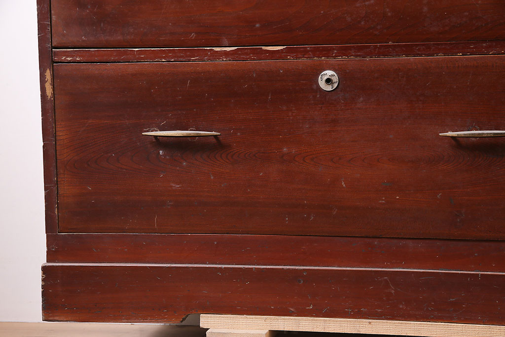 和製アンティーク　前面ケヤキ材　五丁引き　漆塗りの色合いが上品な重ねタンス(和タンス、引き出し)(R-046966)
