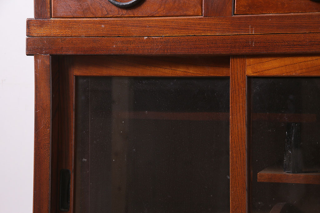 和製アンティーク　前面ケヤキ材　力強い杢目が魅力的な関東水屋箪笥(重ね箪笥、収納棚、キャビネット)(R-046968)