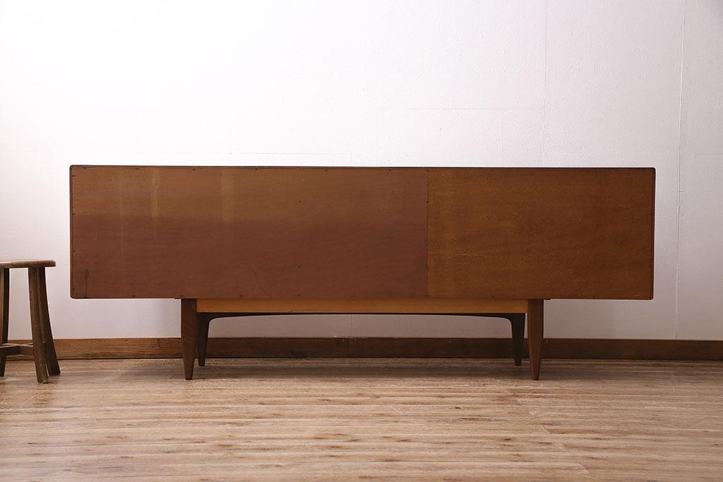ヴィンテージ家具　北欧ビンテージ　G-PLAN(ジープラン)　Fresco(フレスコ)　幅広サイズのサイドボード(収納棚)(R-046988)