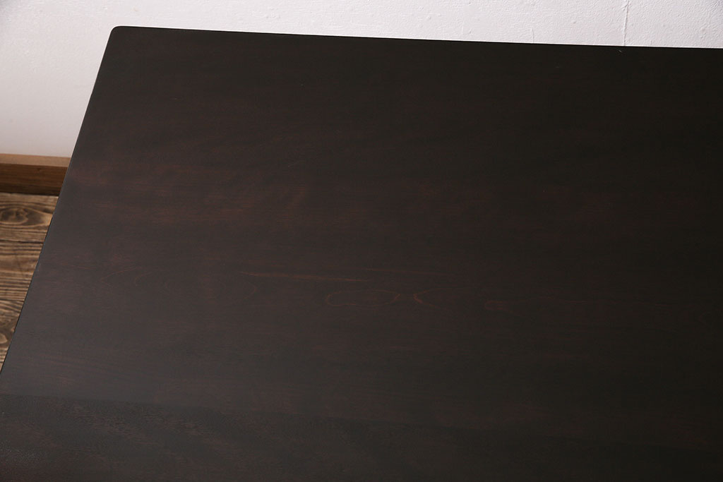 中古　松本民芸家具　F型食卓　クラシカルな脚のデザインが目を引くダイニングテーブル(定価約25万円)(4人掛け)(R-047000)