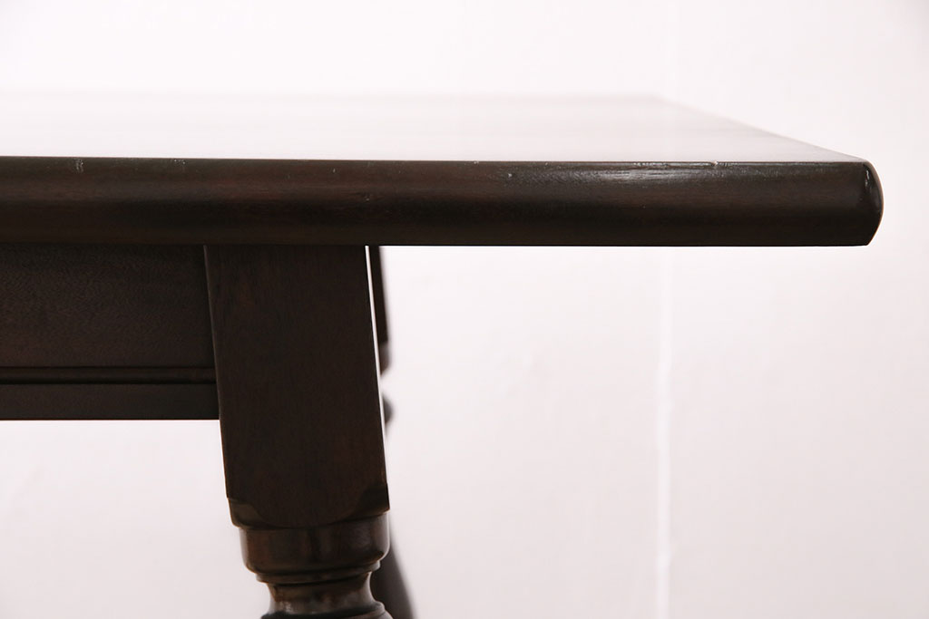 中古　松本民芸家具　F型食卓　クラシカルな脚のデザインが目を引くダイニングテーブル(定価約25万円)(4人掛け)(R-047000)