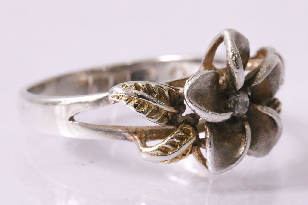ヴィンテージアクセサリー　イギリス　シルバー925　キュービックジルコニア　花飾り　リング(指輪、ビンテージ)(R-047013)