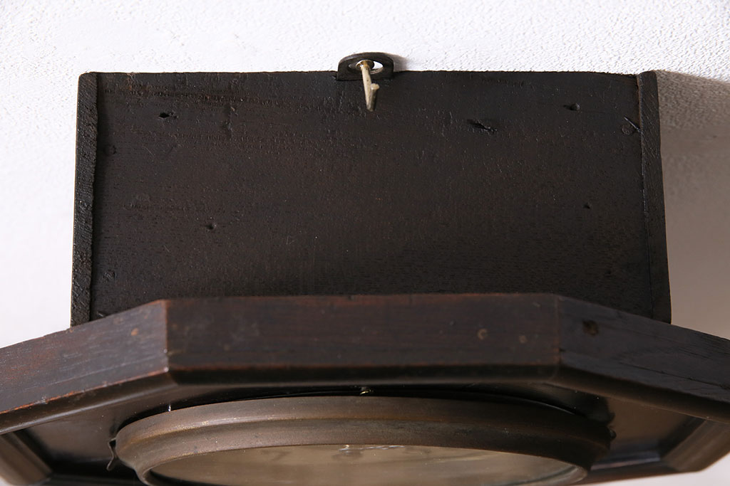 アンティーク時計　愛知県時計製造共同組合(AICHIKEN　CLOCK-MAKERS'　UNION'S　MARK)　電池式　年月を重ねた趣溢れる八角型柱時計(掛け時計、古時計)(R-047033)