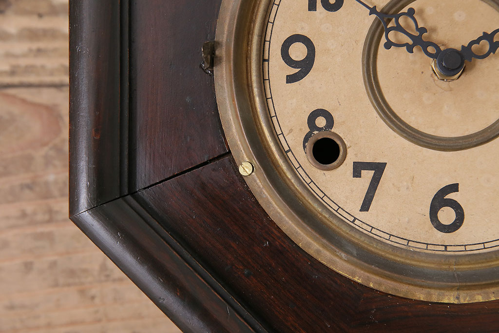 アンティーク時計　愛知県時計製造共同組合(AICHIKEN　CLOCK-MAKERS'　UNION'S　MARK)　電池式　年月を重ねた趣溢れる八角型柱時計(掛け時計、古時計)(R-047033)