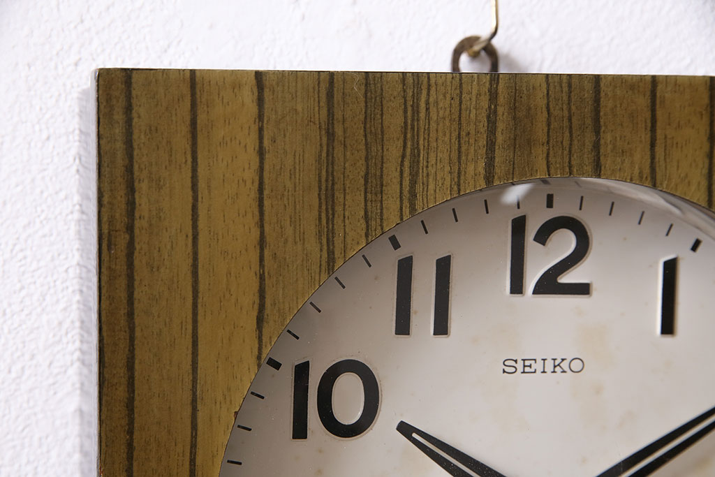 アンティーク時計　昭和レトロ　SEIKO　Sonola(セイコー・ソノーラ)　電池式　カレンダー付き　レトロな雰囲気漂う掛け時計(トランジスタ時計、柱時計)(R-047034)