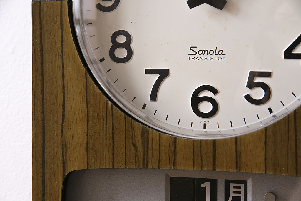 アンティーク時計　昭和レトロ　SEIKO　Sonola(セイコー・ソノーラ)　電池式　カレンダー付き　レトロな雰囲気漂う掛け時計(トランジスタ時計、柱時計)(R-047034)