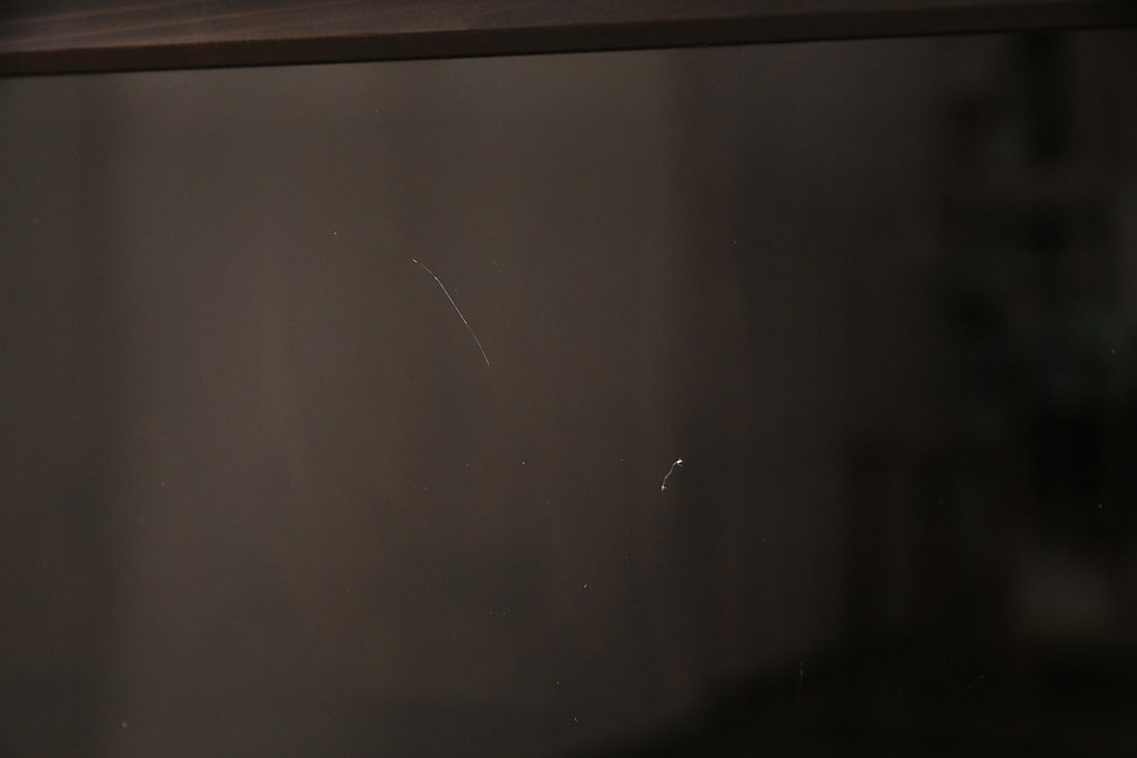 和製アンティーク　前面ヒノキ材・ケヤキ材　組子ガラスが目を引く渋い風合いの重ね戸棚(食器棚、収納棚)(R-047036)