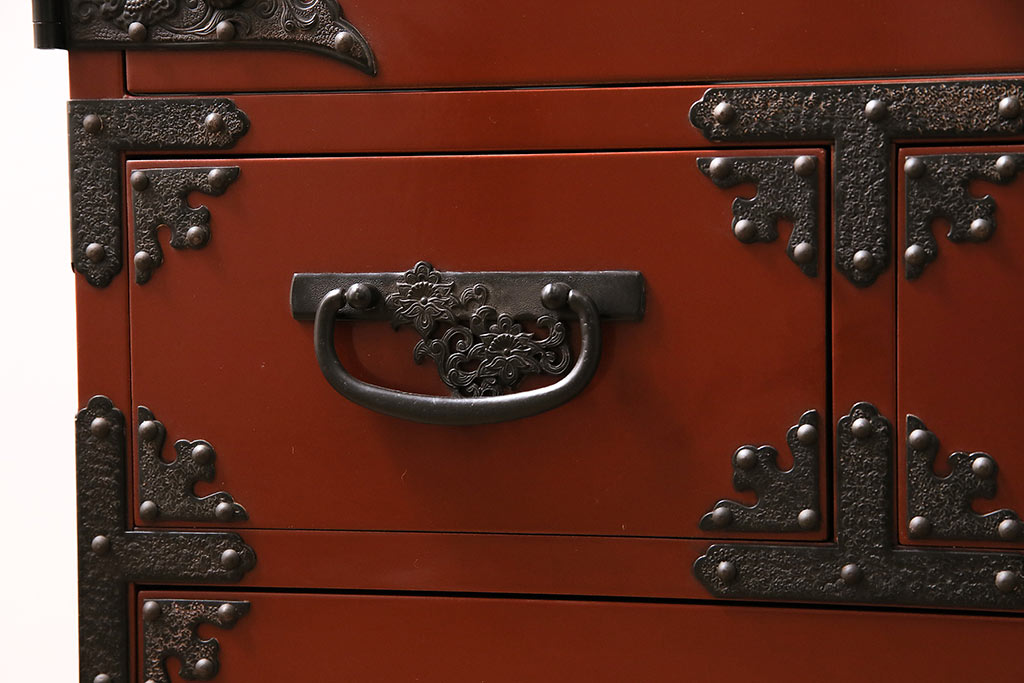 中古　民芸家具　ディスプレイにおすすめ!朱塗りが上品なミラー付き飾り棚(キャビネット、和タンス)(R-047091)