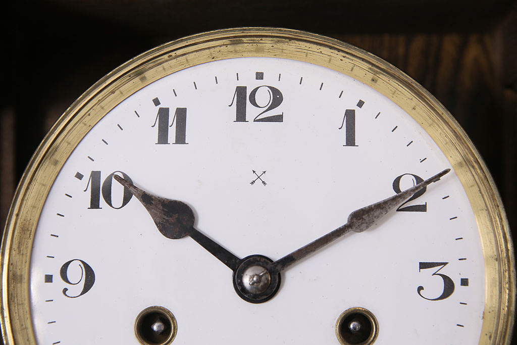 アンティーク時計　ドイツ製　ゼンマイ式　浮き彫り　木の温もりを感じる振り子時計(掛け時計、柱時計、古時計)(R-047099)