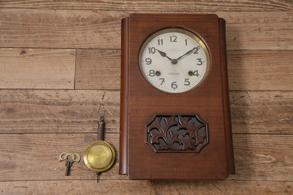 アンティーク時計　昭和初期　EIKEISHA(栄計舎)　TRADE(AK)MARK　ゼンマイ式　透かし彫り　大正ロマン香る振り子時計(柱時計、掛け時計、古時計)(R-047102)