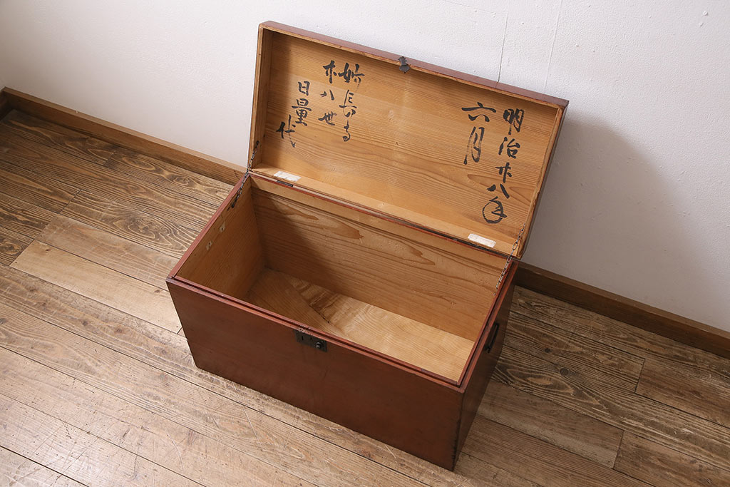 和製アンティーク　漆塗り　明治期に使われていた小さな長持(収納箱)(R-047140)