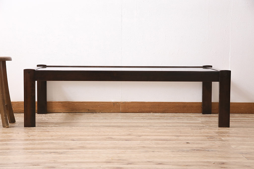 和製ヴィンテージ　オールドカリモク(karimoku)　 スタイリッシュなデザインのガラストップテーブル(ガラス天板、センターテーブル、ビンテージ)(R-047141)