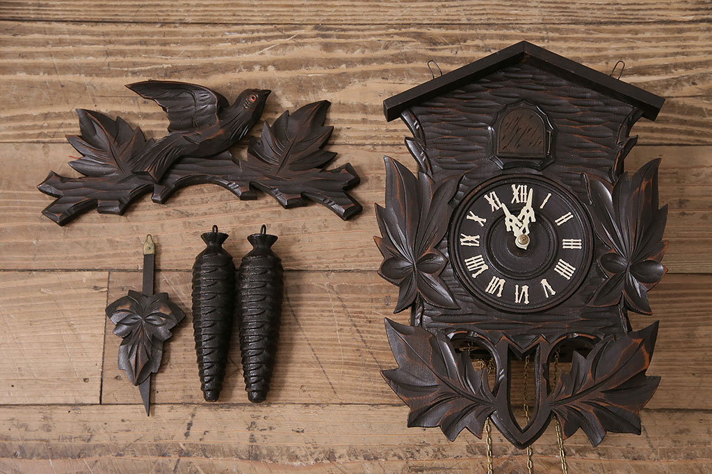 アンティーク時計　昭和レトロ　御研機器製(ミケン)　凝った彫刻が目を引く木製鳩時計(柱時計、掛け時計、彫刻、Cuckoo　 Clock)(R-047202)