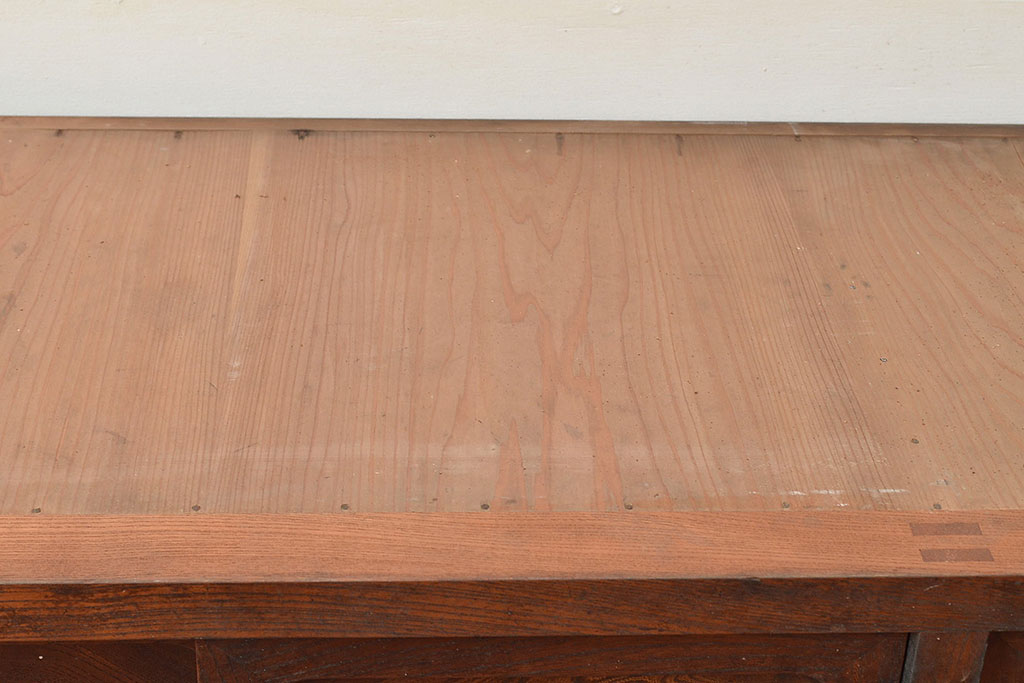 和製アンティーク　ケヤキの木目が上質な空間づくりを叶える関東水屋箪笥(茶箪笥、収納棚、キャビネット)(R-047224)