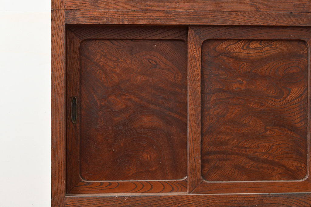 和製アンティーク　ケヤキの木目が上質な空間づくりを叶える関東水屋箪笥(茶箪笥、収納棚、キャビネット)(R-047226)