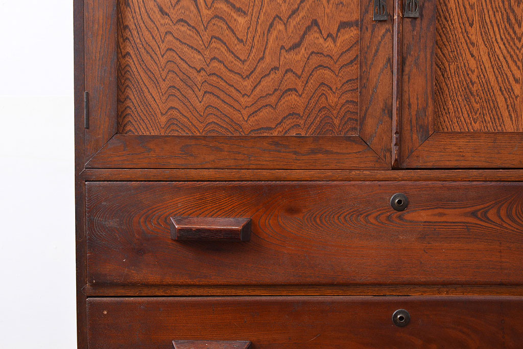 和製アンティーク　ケヤキ材の美しい木目が上質な空間づくりを叶える衣装箪笥(和タンス、引き出し)(R-047234)
