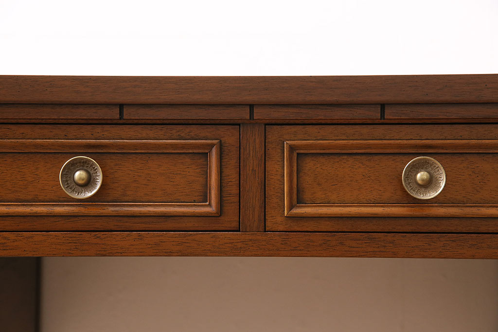 中古　DREXEL HERITAGE(ドレクセルヘリテイジ)のTriune(トライユン)シリーズ!クラシカルな佇まいが魅力のデスク(ワークデスク、机、在宅ワーク、在宅用)(定価約34万円)(R-047239)