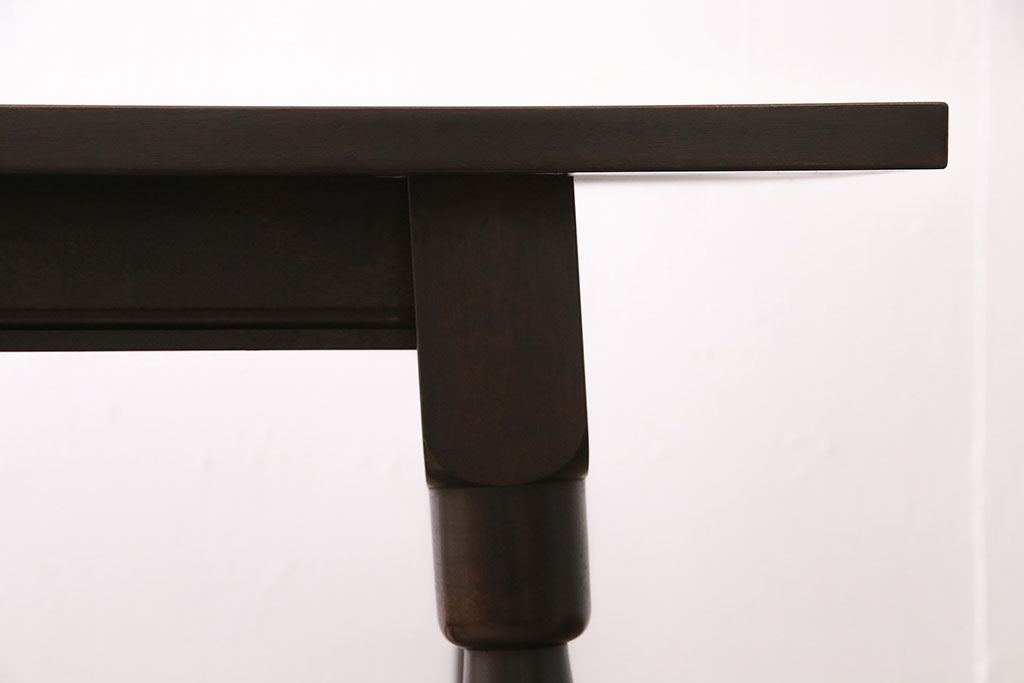 ビンテージ　松本民芸家具　挽き物の脚が目を引くクラシカルなダイニングテーブル(食卓)(R-047263)
