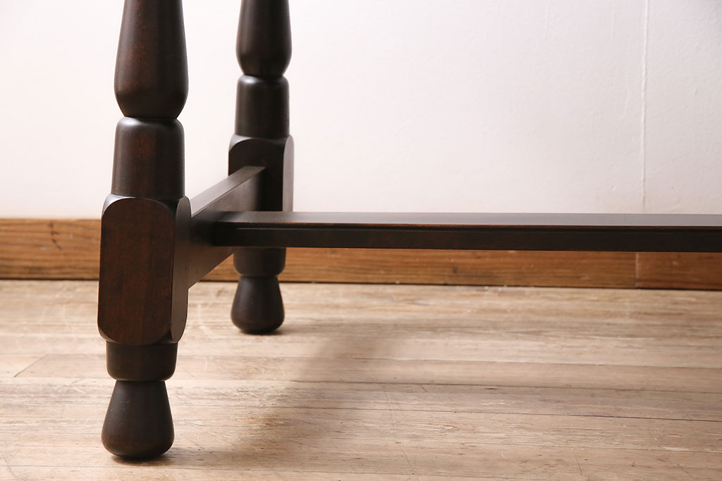 ビンテージ　松本民芸家具　挽き物の脚が目を引くクラシカルなダイニングテーブル(食卓)(R-047263)