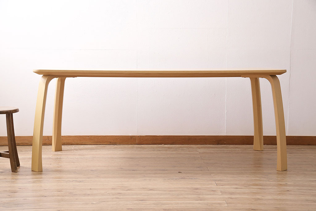 美品 富士ファニチア(FUJI FURNITURE) Ahti(アハティ) 柔らかな曲線が美しいダイニングテーブル(食卓、4人掛け、6人掛け)(定価約13万円)(R-047264)  | ラフジュ工房