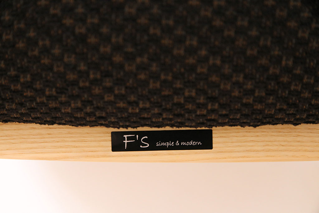 中古　富士ファニチア(富士ファニチュア、フジファニチュア、FUJI FURNITURE、富士ファニチャー)布Aタイプ　アームのシルエットが素敵なオーク材製アームチェア(定価約6万5千円)(ダイニングチェア、椅子)(R-047281)