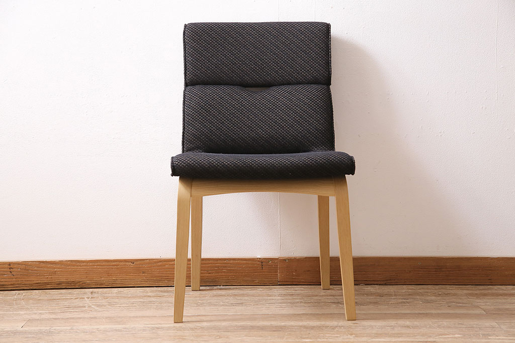 中古　富士ファニチア(富士ファニチュア、フジファニチュア、FUJI FURNITURE、富士ファニチャー)　布Aタイプ　北欧スタイルに活躍するオーク材製のアームレスチェア(定価約4万5千円)(ダイニングチェア、椅子)(R-047284)