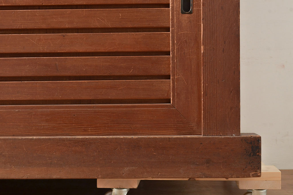 和製アンティーク　ヒノキ材　和モダンな空間作りに!横桟が上品な収納箪笥(水屋箪笥、サイドボード)(R-047299)