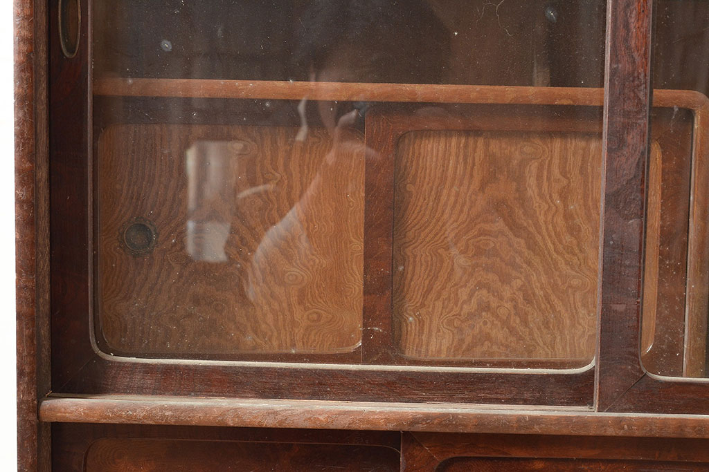 和製アンティーク　前面ケヤキ材　貴重な玉杢と桐鳳凰図が上品な和を醸し出す茶棚(飾り棚、茶箪笥、収納棚)(R-047301)