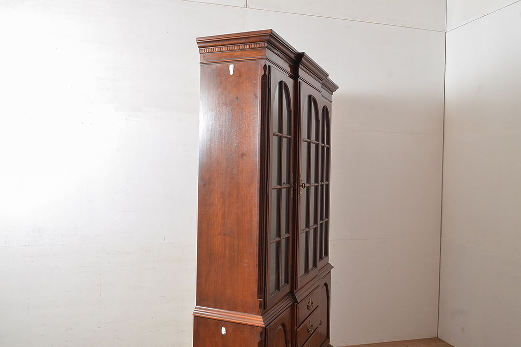 中古 DREXEL HERITAGE(ドレクセルヘリテイジ) LARRY W. KIDDY コレクションケースにおすすめ!高級感を演出する 照明付きキャビネット(キュリオケース、飾り棚)(R-047305) | ラフジュ工房