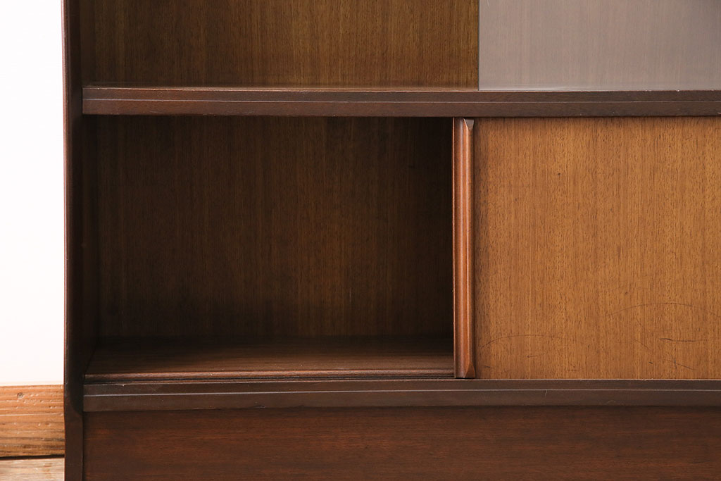 ヴィンテージ家具　北欧ビンテージ　G-PLAN(ジープラン)　チーク材　ミッドセンチュリースタイルにおすすめなブックケース&ディスプレイキャビネット(収納棚、戸棚、本箱、キャビネット)(R-047339)