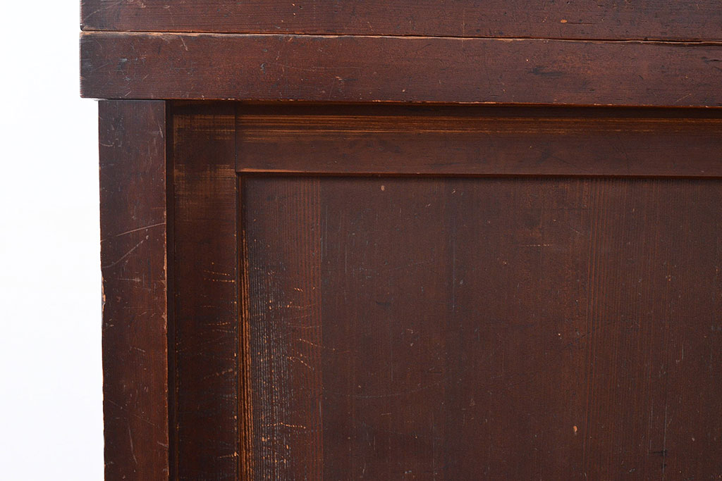 和製アンティーク　前面ヒノキ材　古い木の味わいが楽しめる重厚な佇まいの重ね箪笥(水屋箪笥、収納箪笥、収納棚)(R-047350)