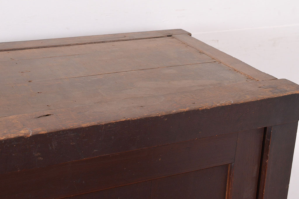 和製アンティーク　前面ヒノキ材　古い木の味わいが楽しめる重厚な佇まいの箪笥サイドボード(水屋箪笥、収納箪笥、収納棚)(R-047351)
