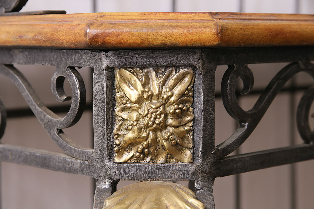 中古　イギリス家具　MAITLAND SMITH(メートランドスミス)　アンティーク風のデザインがお洒落なアイアンラック(飾り棚、シェルフ)(R-047396)