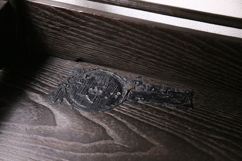 和製ヴィンテージ　指物家具　桑材の渋い木肌が和の趣を感じさせる飾り棚(茶棚、ビンテージ)(R-047405)