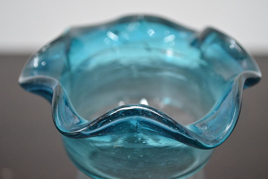 大正〜昭和初期 青フリル ガラス花瓶(和ガラス、吹きガラス、氷コップ