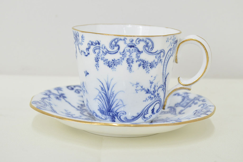 イギリス　1898年　ロイヤルクラウンダービー　印判花籠図　モカカップ&ソーサー(ROYAL CROWN DERBY、洋食器)(R-047442)