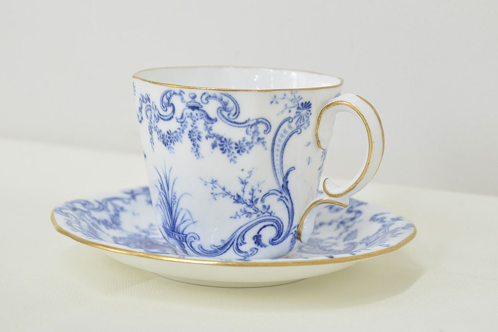 イギリス　1898年　ロイヤルクラウンダービー　印判花籠図　モカカップ&ソーサー(ROYAL CROWN DERBY、洋食器)(R-047442)