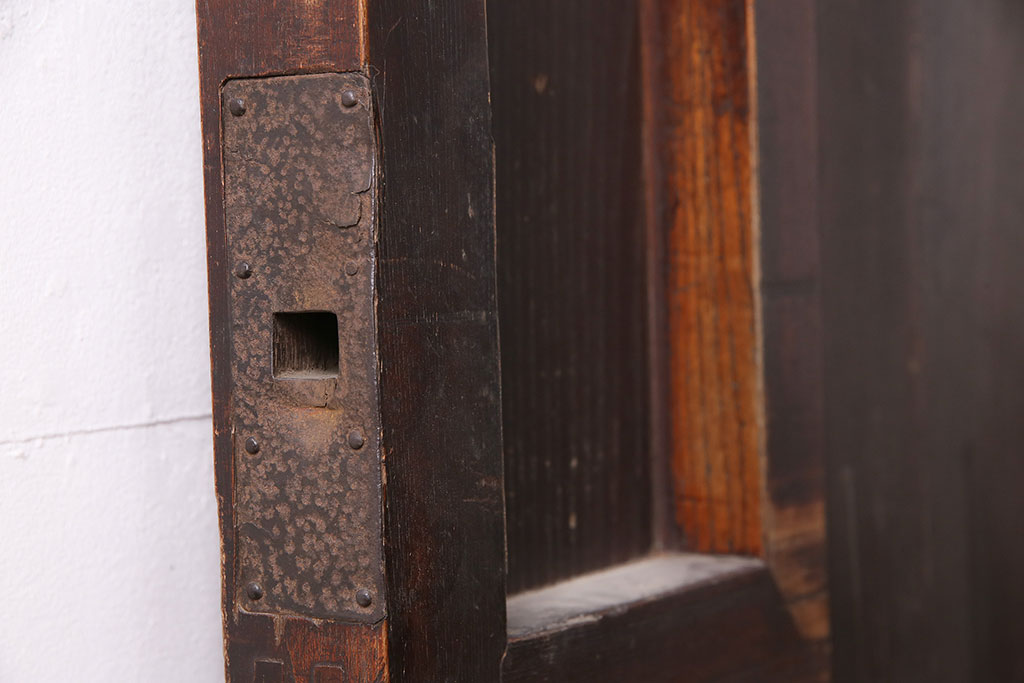 アンティーク建具　明治大正期　栗材　歳月を重ねた風合いが趣溢れる蔵戸(玄関戸、引き戸、建具)(R-047470)
