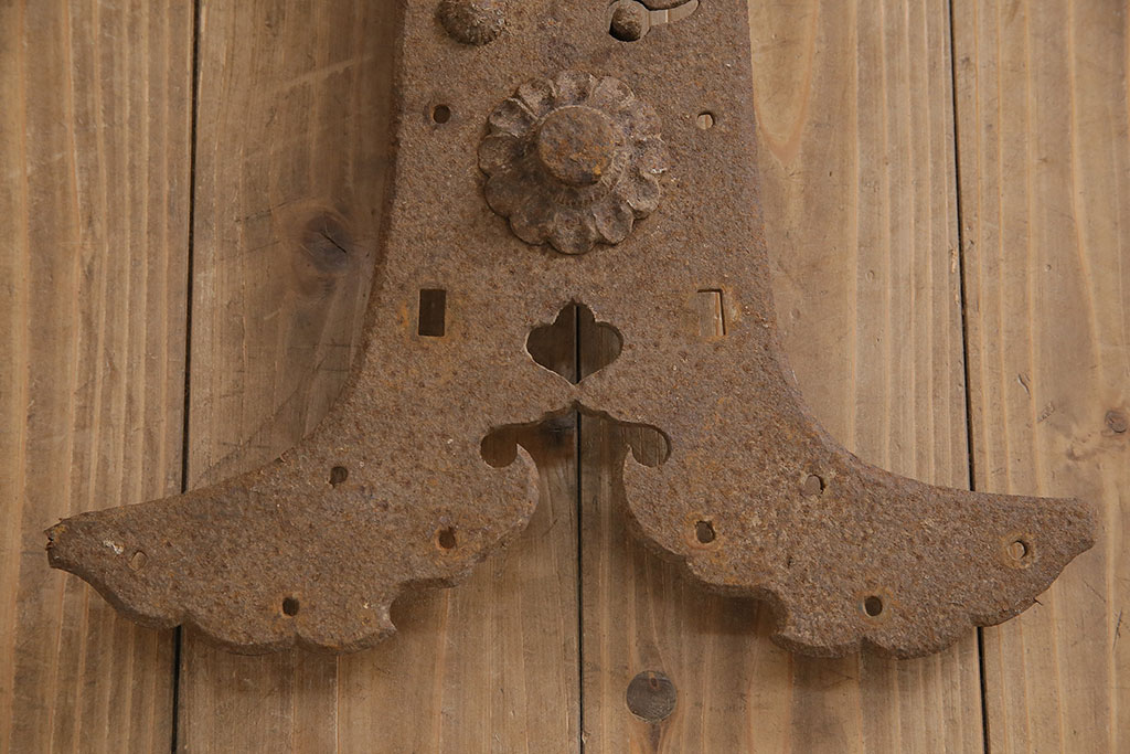 和製アンティーク　個性的な形が目を引く上質な造りの錠前金具(ディスプレイ雑貨)(R-047476)