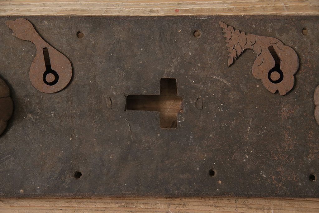アンティーク雑貨　当時の雰囲気が味わえる蔵戸の錠前金具(ディスプレイ雑貨、蔵戸パーツ)(R-047485)