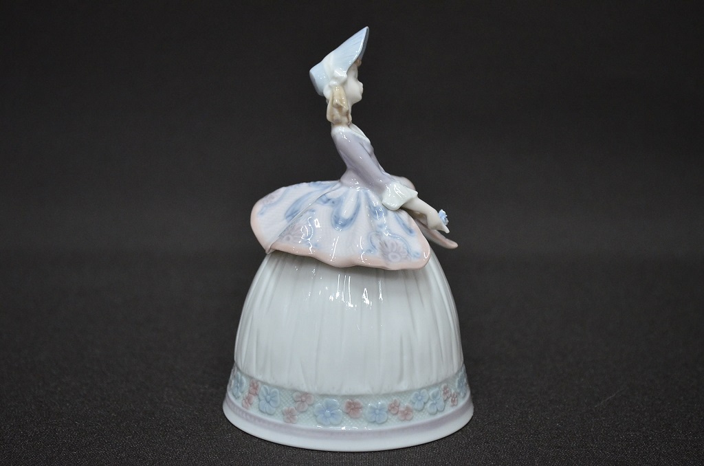 ショールの貴婦人 - Lladro-Japan