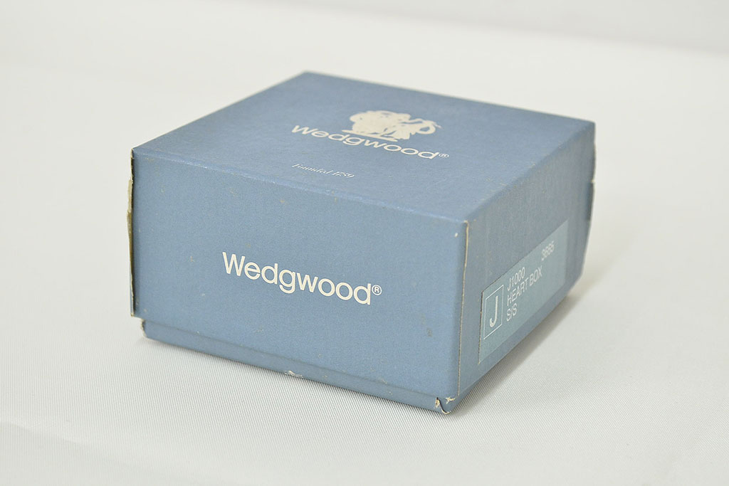 ウェッジウッド　WEDGWOOD　CAVENDISH　カップ&ソーサーなど4点(ジャスパー、ハートBOX、灰皿、アッシュトレイ)(R-047512)